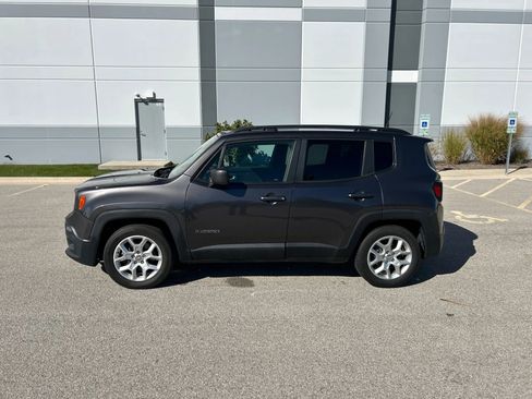 Used 2018 Jeep Renegade Latitude image 2