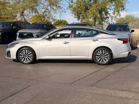 Certified 2024 Nissan Altima 2.5 SV w/ SV Premium Package FWD image 3