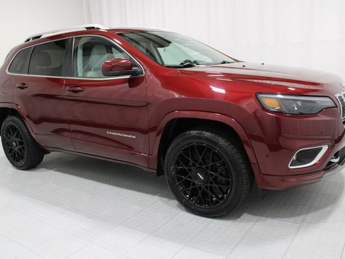 Used 2019 Jeep Cherokee Overland w/ Technology Group AWD/4WD image 4