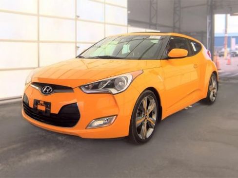 Used 2017 Hyundai Veloster Value Edition FWD image 3