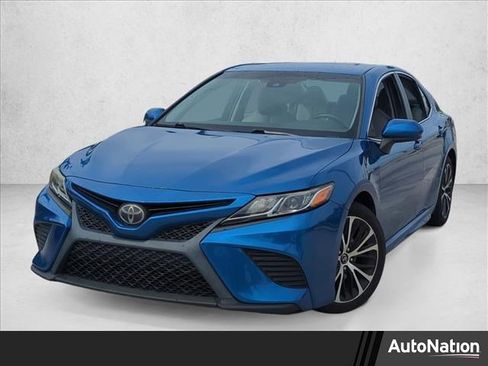 Used 2018 Toyota Camry SE image 1