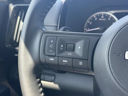 Used 2024 Nissan Pathfinder SV FWD image 24