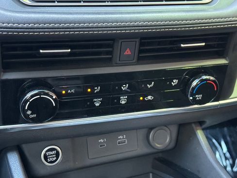 Used 2023 Nissan Rogue S image 17