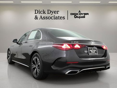 Used 2025 Mercedes-Benz E 450 4MATIC Sedan image 4