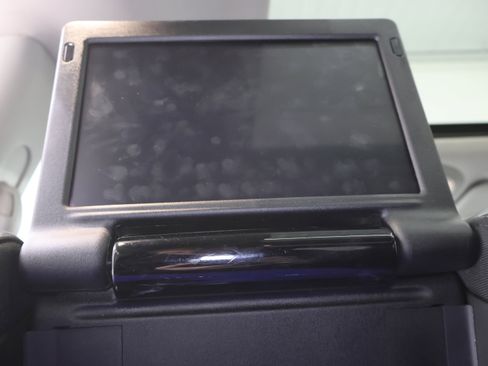 Used 2019 Chrysler Pacifica Limited w/ Tire & Wheel Group image 38