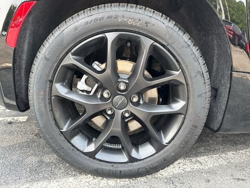 New 2027 Chrysler Pacifica Limited AWD/4WD image 10