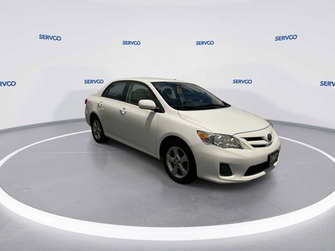 Used 2012 Toyota Corolla LE FWD image 2