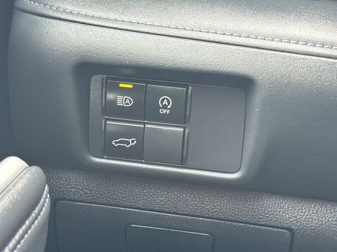 Used 2024 Toyota Highlander XLE AWD/4WD image 34