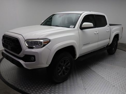 Certified 2020 Toyota Tacoma SR5 image 1