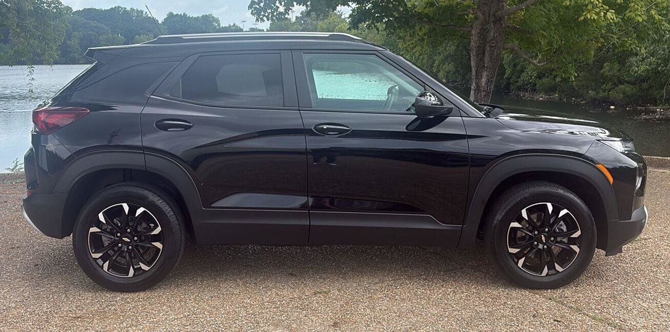 Used 2023 Chevrolet TrailBlazer LT w/ Convenience Package AWD/4WD image 1
