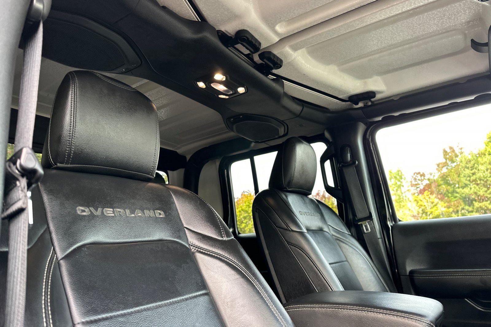Used 2020 Jeep Gladiator Overland AWD/4WD image 18