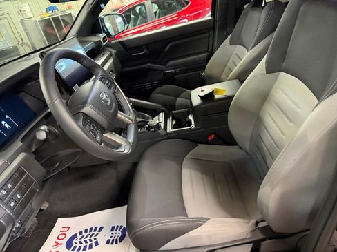 Used 2025 Toyota Tacoma TRD Off-Road image 34