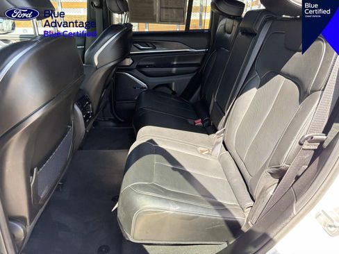 Used 2022 Jeep Grand Cherokee Overland w/ Advanced Protech Group III AWD/4WD image 16