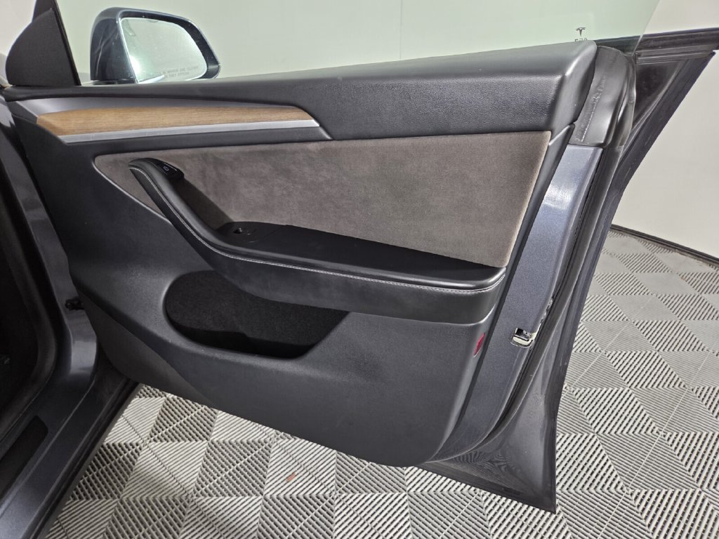 Used 2023 Tesla Model Y AWD image 33