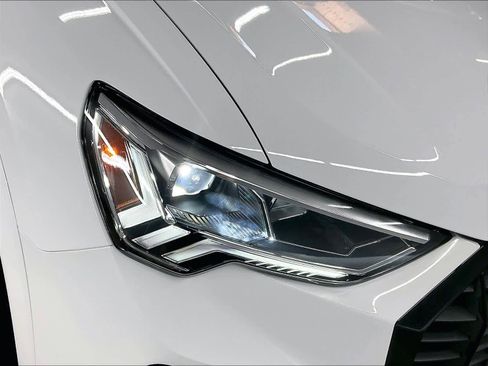 Certified 2025 Audi Q3 2.0T Premium w/ Black Optic Sport Package image 31