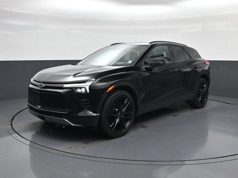 Used 2025 Chevrolet Blazer EV LT AWD/4WD image 3