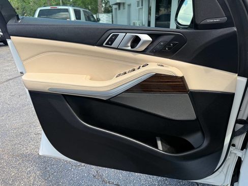 Used 2021 BMW X5 xDrive40i w/ M Sport Package image 16