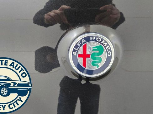 Used 2018 Alfa Romeo Stelvio Ti image 32