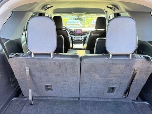 Used 2024 Ford Explorer XLT w/ Equipment Group 202A RWD image 12