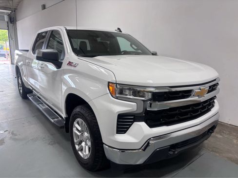Used 2025 Chevrolet Silverado 1500 LT w/ Z71 Off-Road Package AWD/4WD image 5