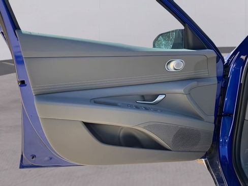 Used 2025 Hyundai Elantra Sport image 19