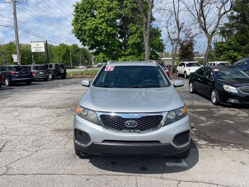 Used 2012 Kia Sorento LX w/ Third Row Pkg FWD image 2