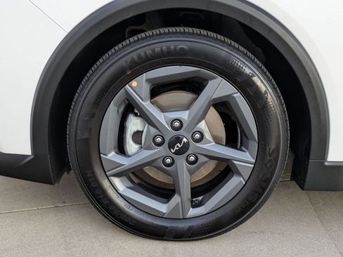 Used 2025 Kia K4 LXS image 31