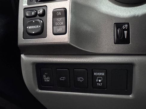 Used 2016 Toyota Sequoia Platinum image 21