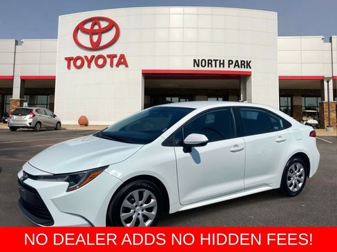 Used 2025 Toyota Corolla LE FWD image 1