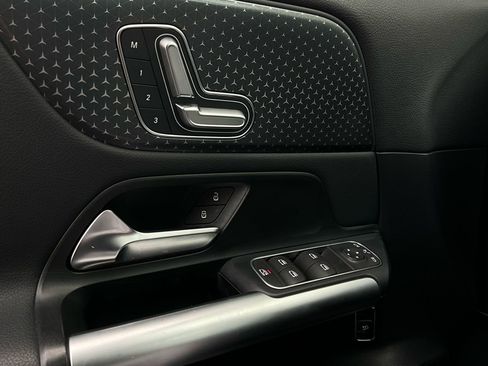 Used 2025 Mercedes-Benz GLA 250 image 21