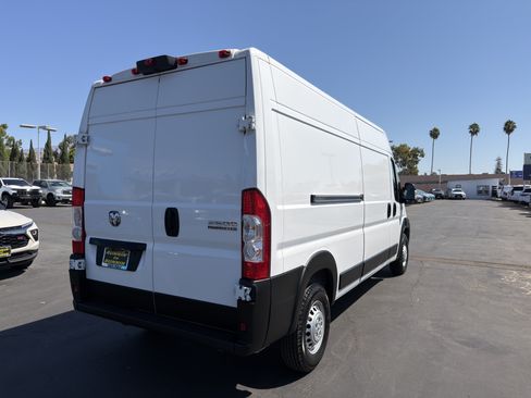 Used 2025 RAM ProMaster 2500 w/ Convenience Group FWD image 8