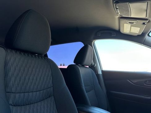 Used 2020 Nissan Rogue S FWD image 19