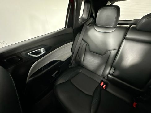 Used 2025 Jeep Compass Latitude w/ Sun & Sound Group AWD/4WD image 12