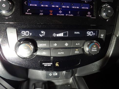 Used 2020 Nissan Rogue SL image 14