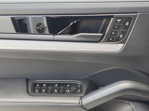 Certified 2026 Porsche Cayenne S AWD/4WD image 19