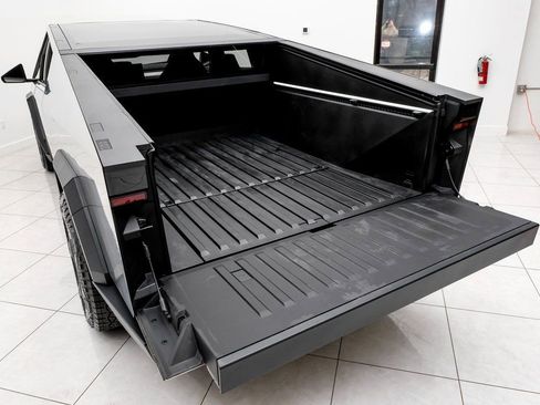 Used 2024 Tesla Cybertruck AWD Crew Cab image 51