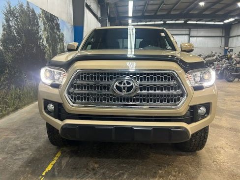 Used 2016 Toyota Tacoma TRD Off-Road w/ Towing Package image 2