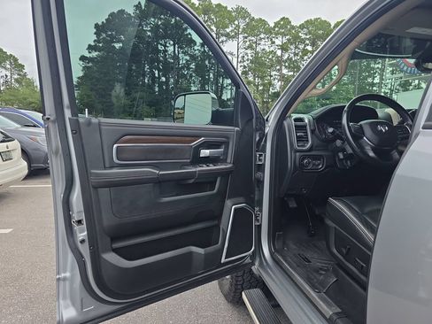 Used 2022 RAM 2500 Laramie AWD/4WD image 16