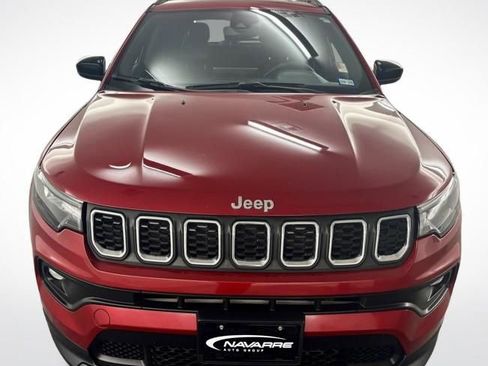 Used 2024 Jeep Compass Latitude image 3