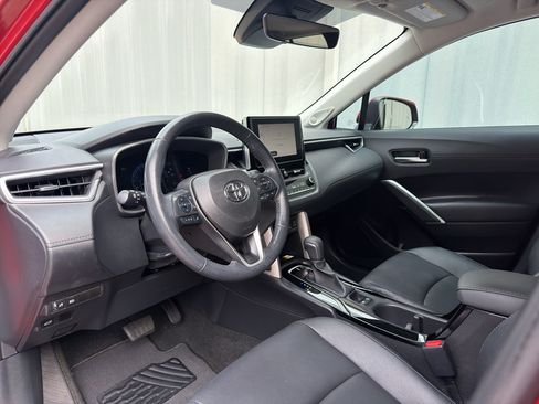 Used 2023 Toyota Corolla Cross XLE w/ Convenience Package FWD image 10