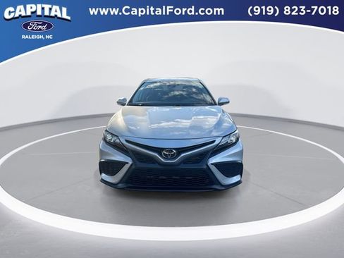 Used 2024 Toyota Camry SE image 3