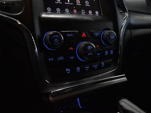 Used 2019 Jeep Grand Cherokee Laredo image 22