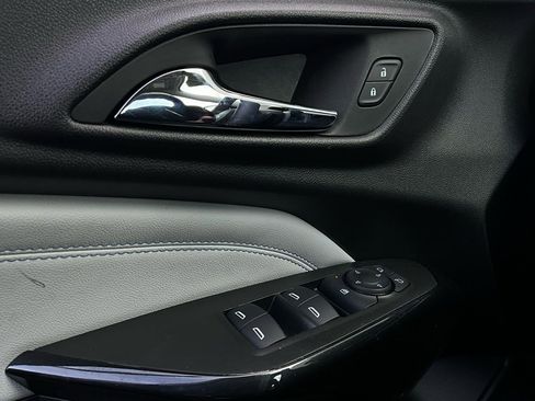 Used 2025 Chevrolet Trax LT image 19