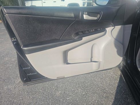 Used 2014 Toyota Camry L image 8