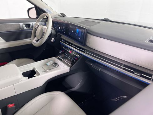 Used 2024 Hyundai Santa Fe Limited image 29