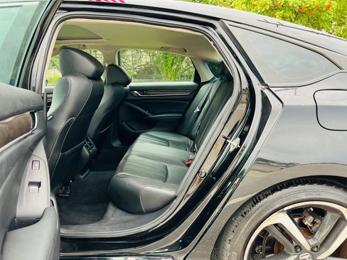 Used 2021 Honda Accord Touring image 11