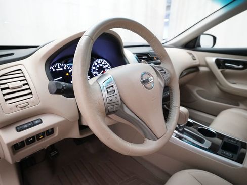 Used 2013 Nissan Altima 3.5 SL w/ Technology Pkg image 8