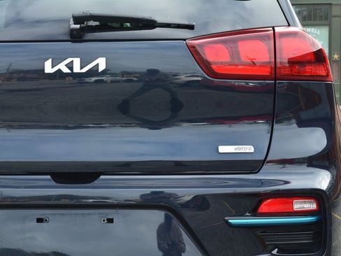 Used 2022 Kia Niro EX w/ Cold Weather Package image 7