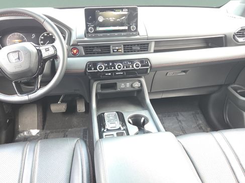 Used 2023 Honda Pilot Sport image 13