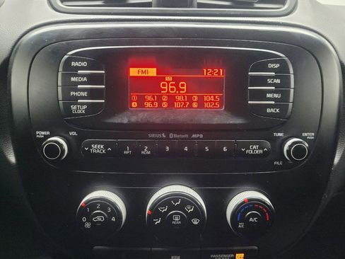 Used 2016 Kia Soul FWD image 25